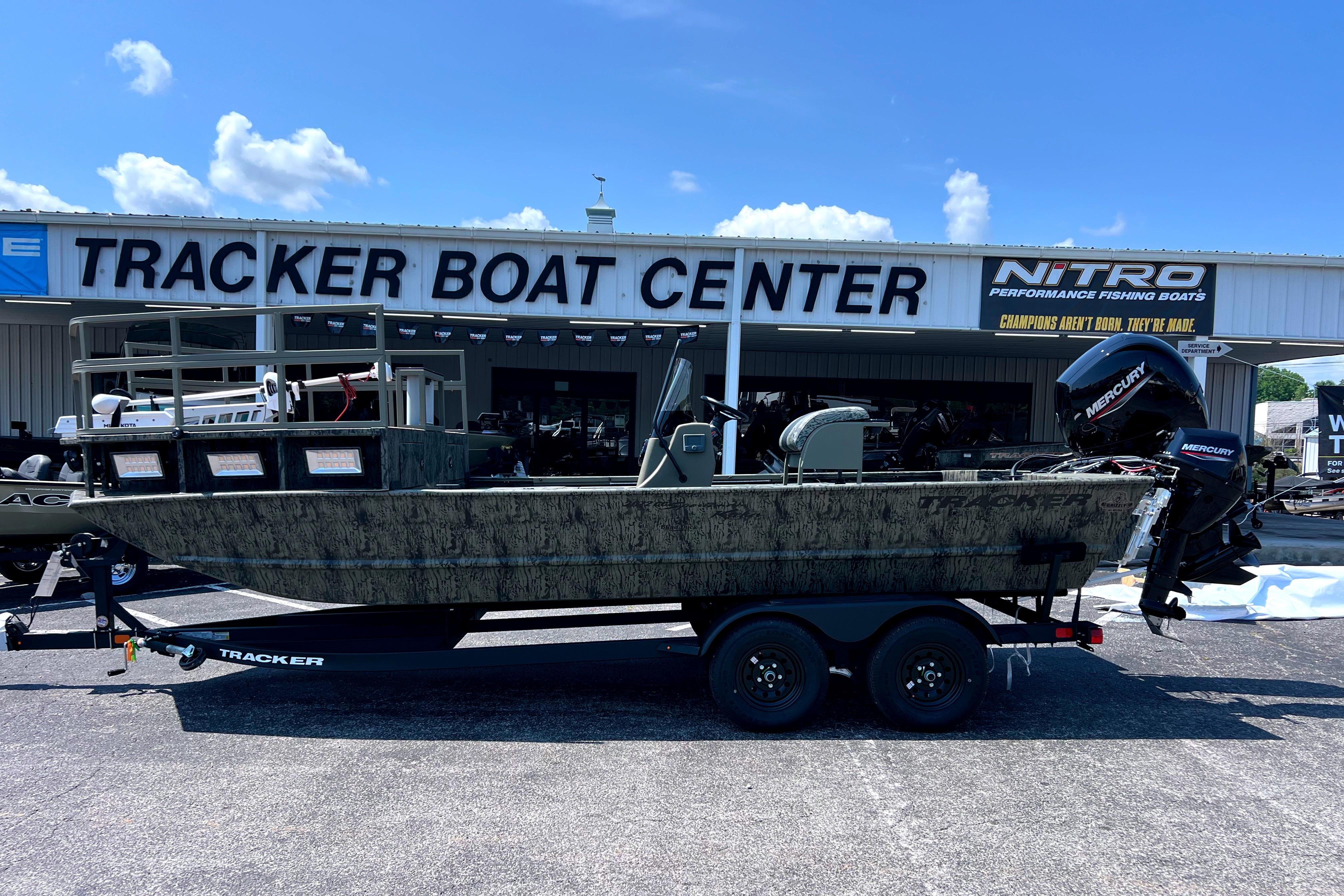 2026 TRACKER GRIZZLY 2072 CC SPORTSMAN KICKER | Bass Pro Shops